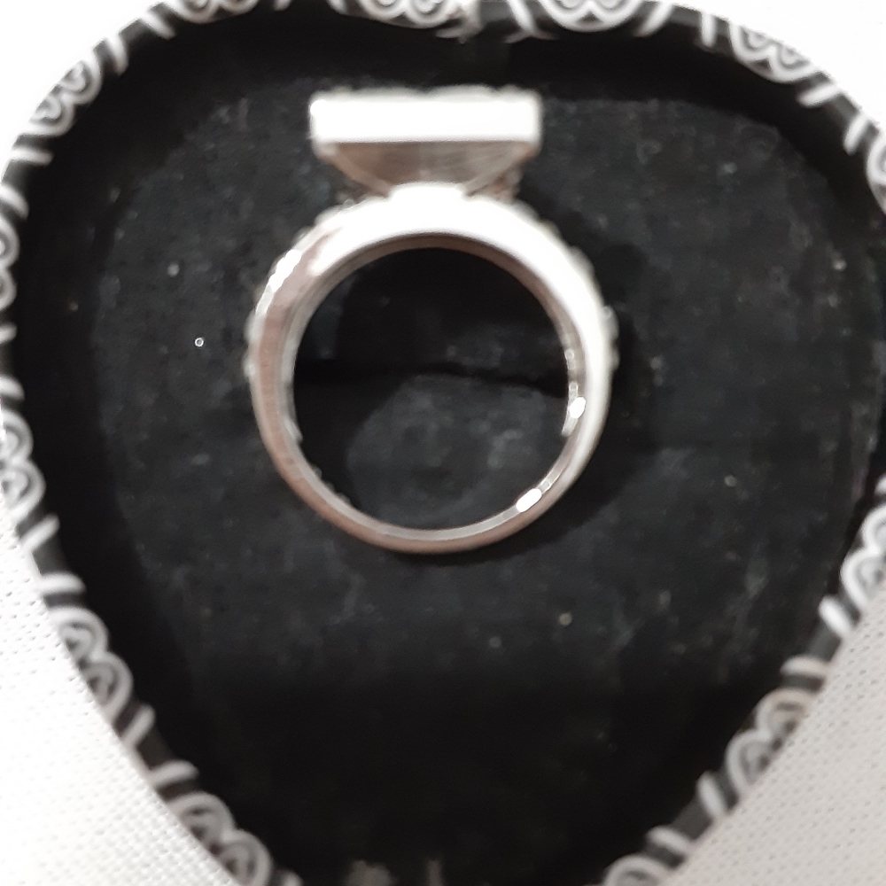 Sterling silver CZ Ring - Picture 2 of 10
